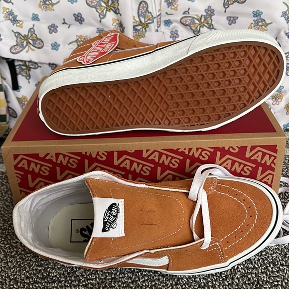 Vans WMNS Sk8-Hi Tapered
Color Theory Meerkat
VN0A7Q62BKQ Sneakers - Picture 4 of 16